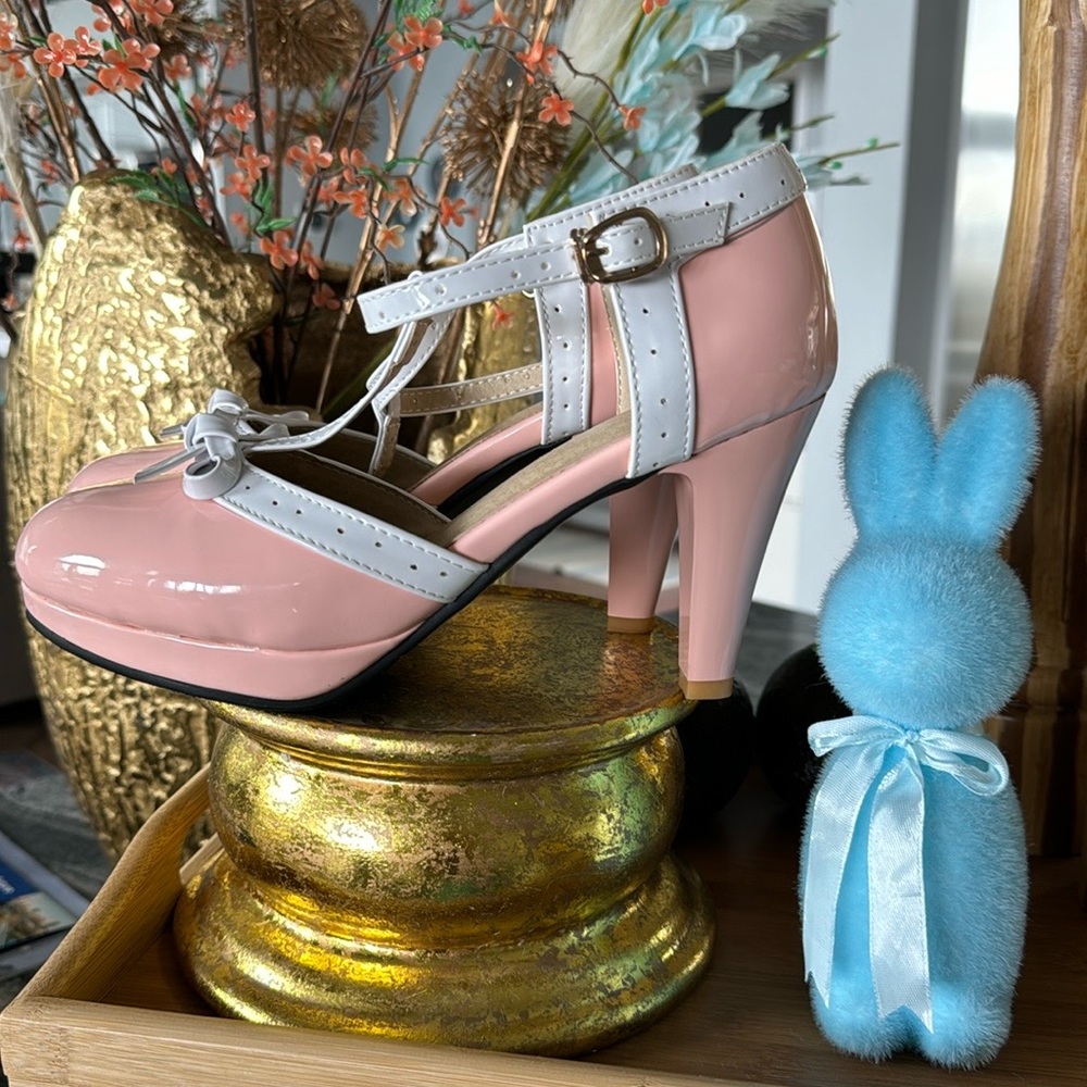 Beautiful, vintage Mary Jane pumps